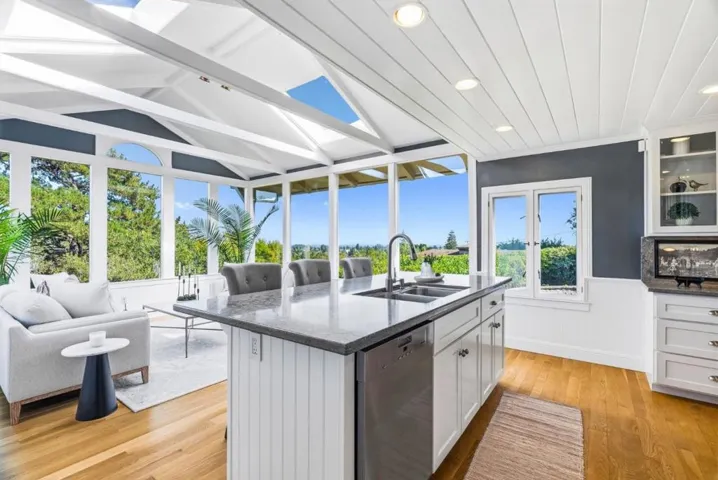 31 S Circle Dr, Santa Cruz, California 95060