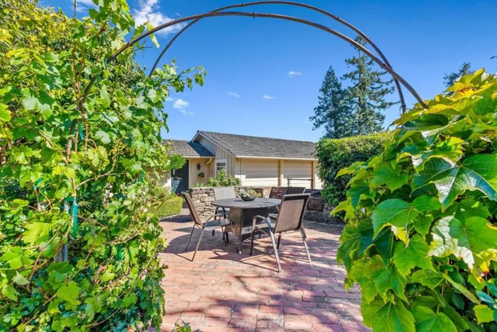 31 S Circle Dr, Santa Cruz, California 95060