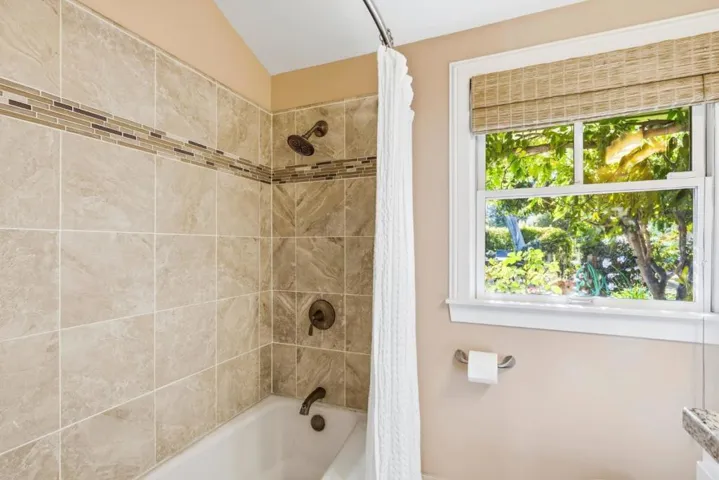 31 S Circle Dr, Santa Cruz, California 95060