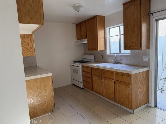 1953 N Parish unit C kitchen