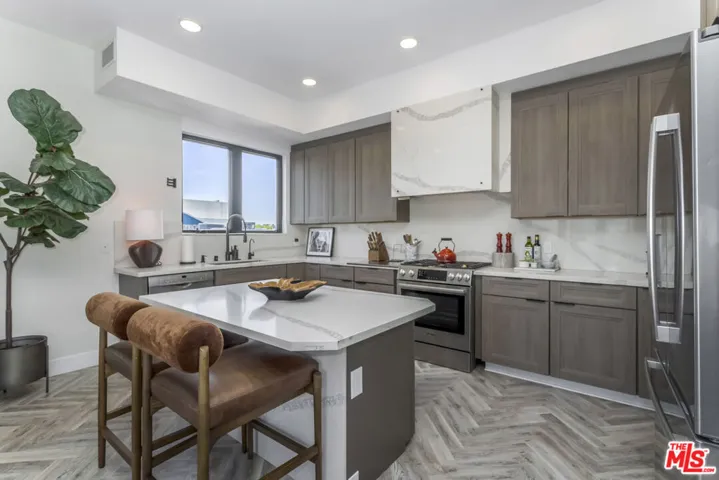 137 N Doheny Drive 2, Los Angeles, California 90048