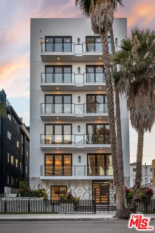 137 N Doheny Drive 2, Los Angeles, California 90048