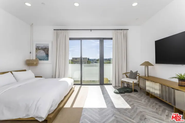 137 N Doheny Drive 2, Los Angeles, California 90048