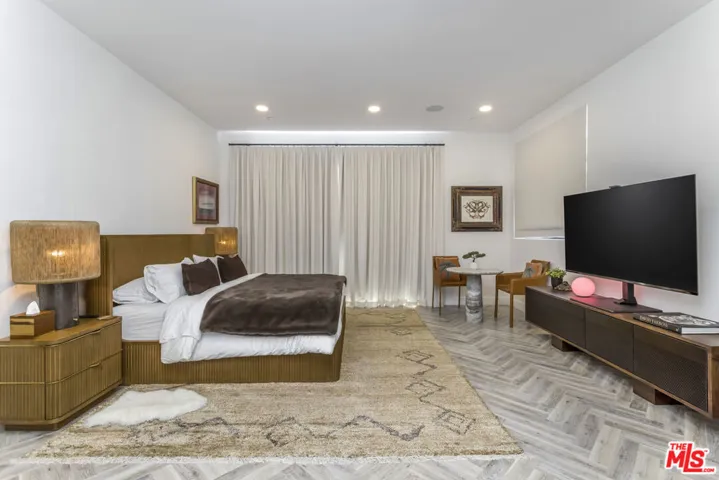 137 N Doheny Drive 2, Los Angeles, California 90048