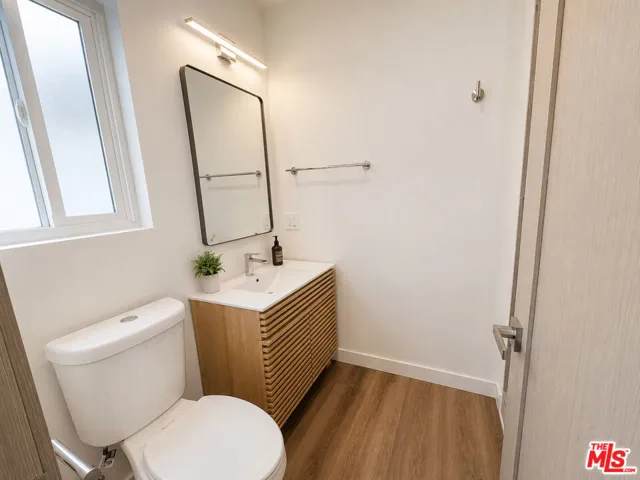 2449 N Beachwood Drive 11, Hollywood Hills, California 90068