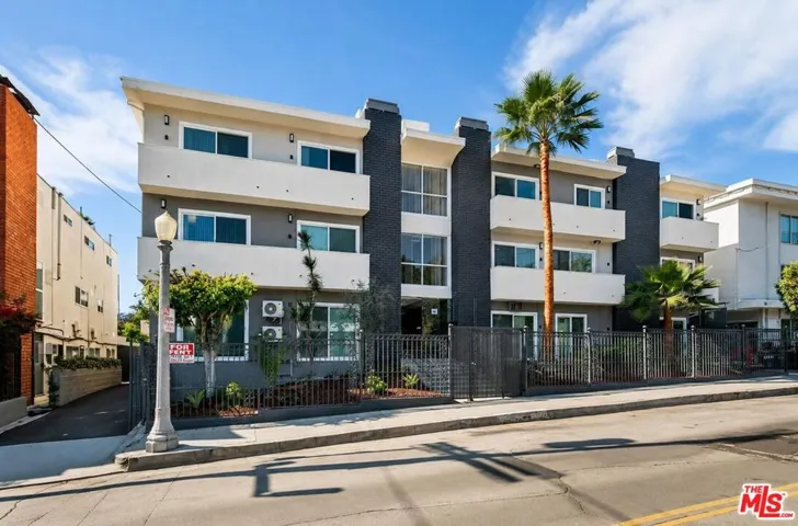 2449 N Beachwood Drive 11, Hollywood Hills, California 90068