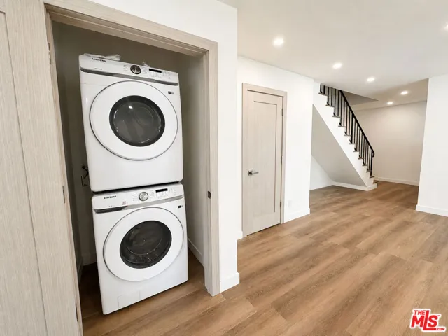 2449 N Beachwood Drive 11, Hollywood Hills, California 90068