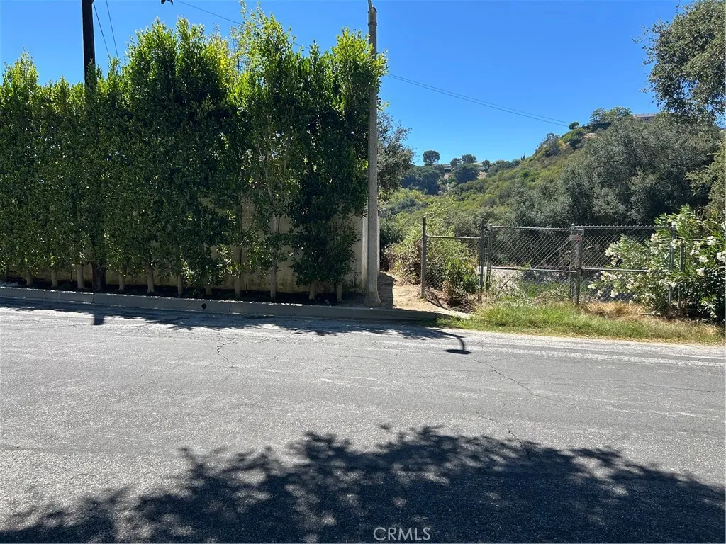 2451 Nalin Dr, Los Angeles, California 90077 — photo 4