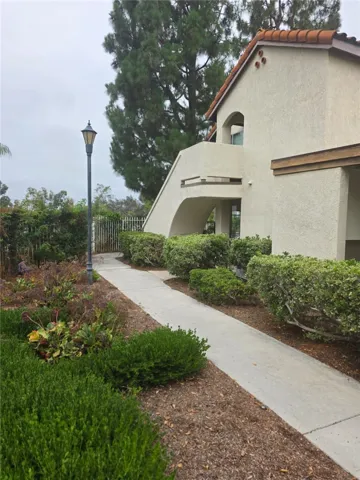 23395 La Crescenta A, Mission Viejo, California 92691