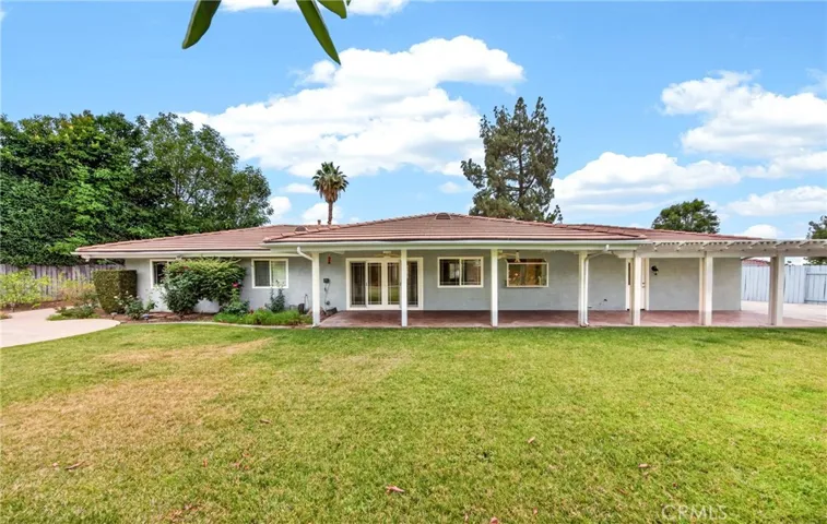 Huge lawn in backyard.