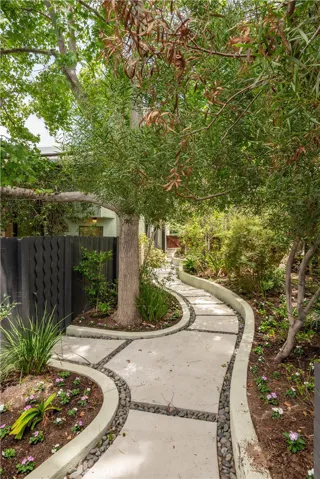 575 24th Street, Hermosa Beach, California 90254