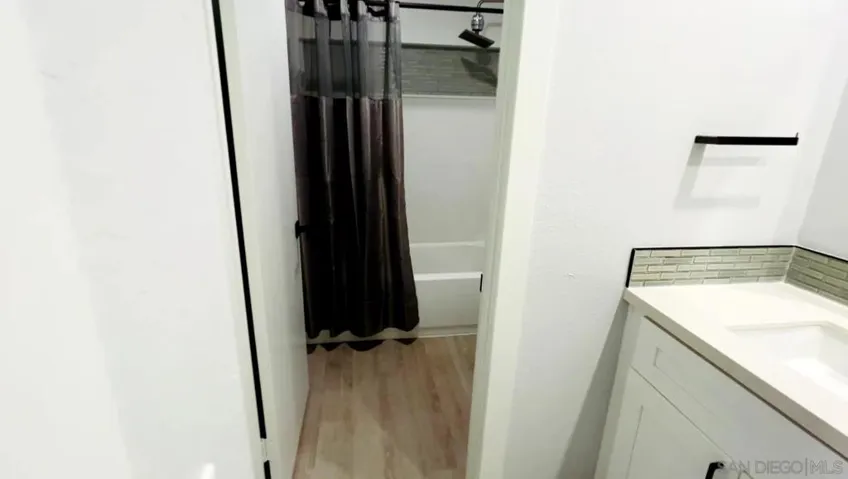 4022 Mahaila C, San Diego, California 92122