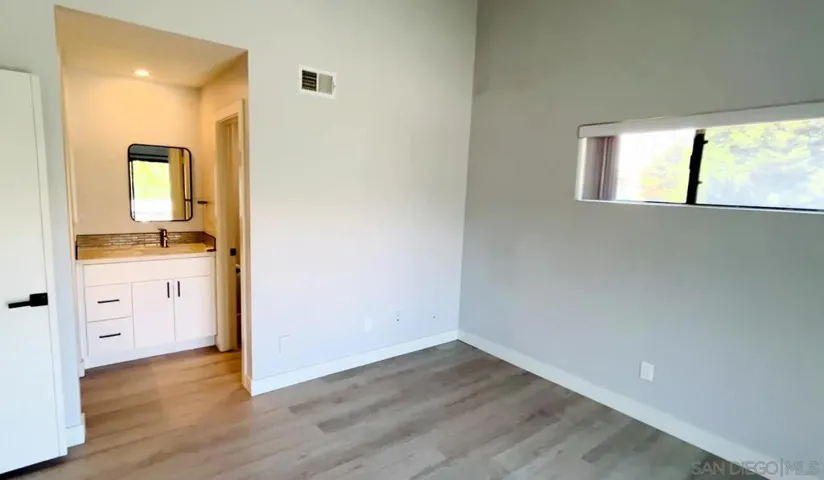 4022 Mahaila C, San Diego, California 92122