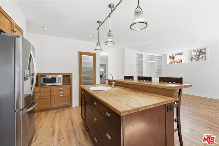 4164 Le Bourget Avenue, Culver City, California 90232
