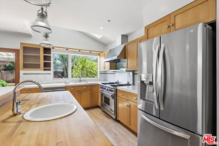 4164 Le Bourget Avenue, Culver City, California 90232