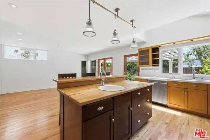 4164 Le Bourget Avenue, Culver City, California 90232