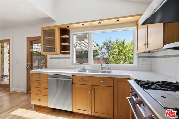 4164 Le Bourget Avenue, Culver City, California 90232