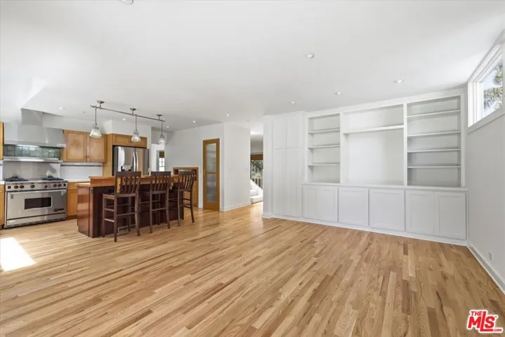 4164 Le Bourget Avenue, Culver City, California 90232