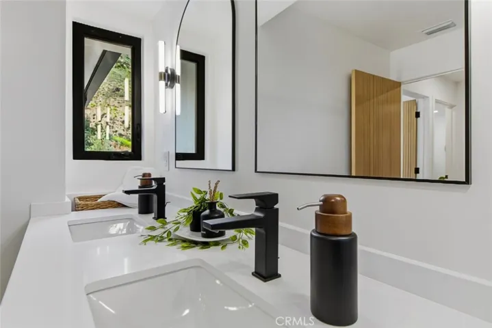1764 E Loma Alta, Altadena, California 91001