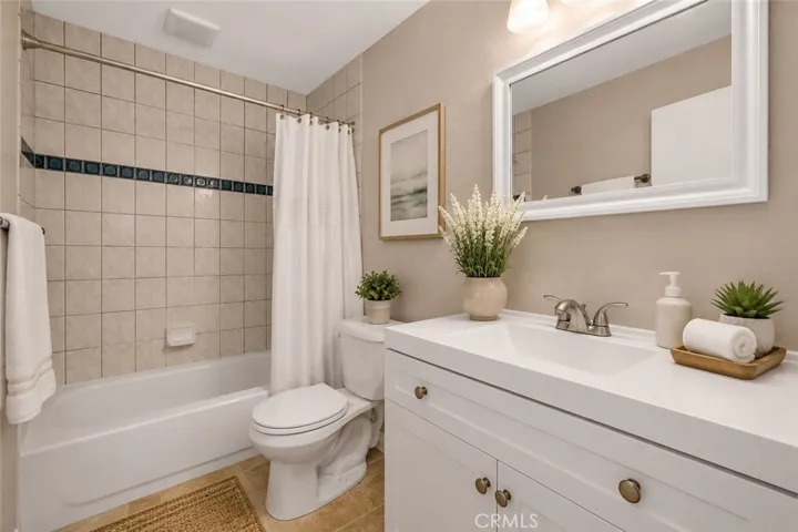 Guest Bath - virtually staged