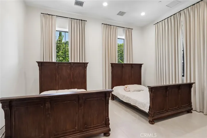 17363 Chase Street, Northridge, California 91325