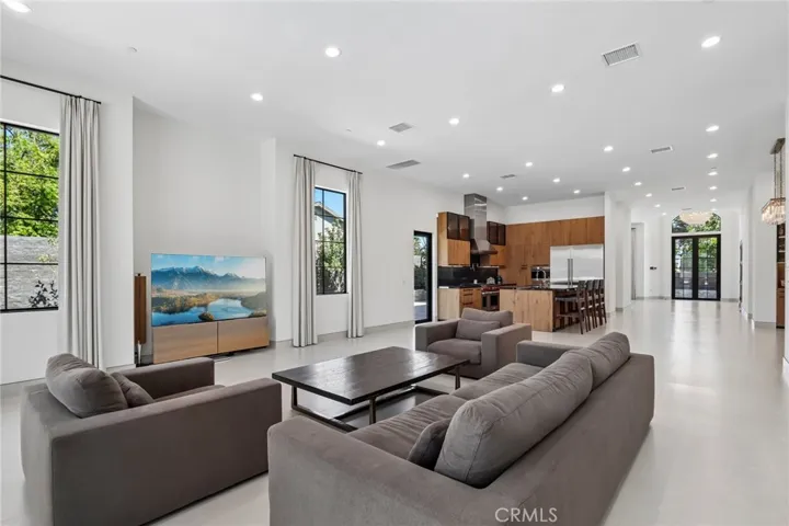 17363 Chase Street, Northridge, California 91325