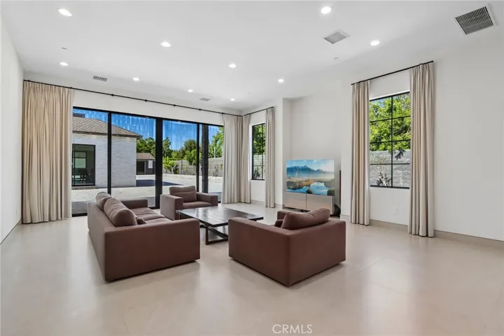 17363 Chase Street, Northridge, California 91325