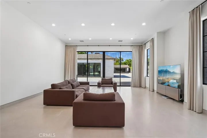 17363 Chase Street, Northridge, California 91325