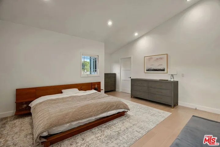 11825 Pacific Avenue, Los Angeles, California 90066