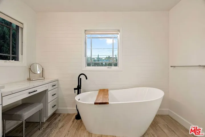 11825 Pacific Avenue, Los Angeles, California 90066