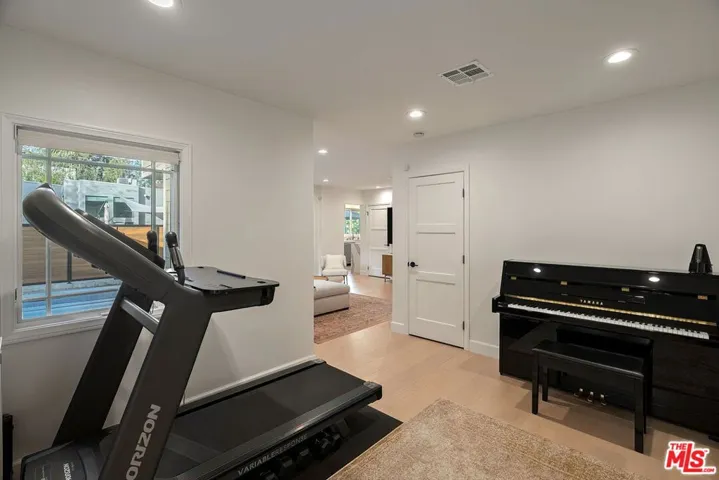 11825 Pacific Avenue, Los Angeles, California 90066
