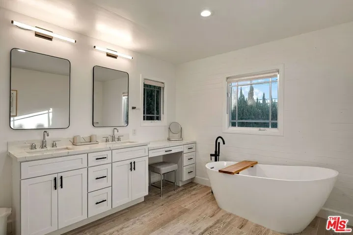 11825 Pacific Avenue, Los Angeles, California 90066