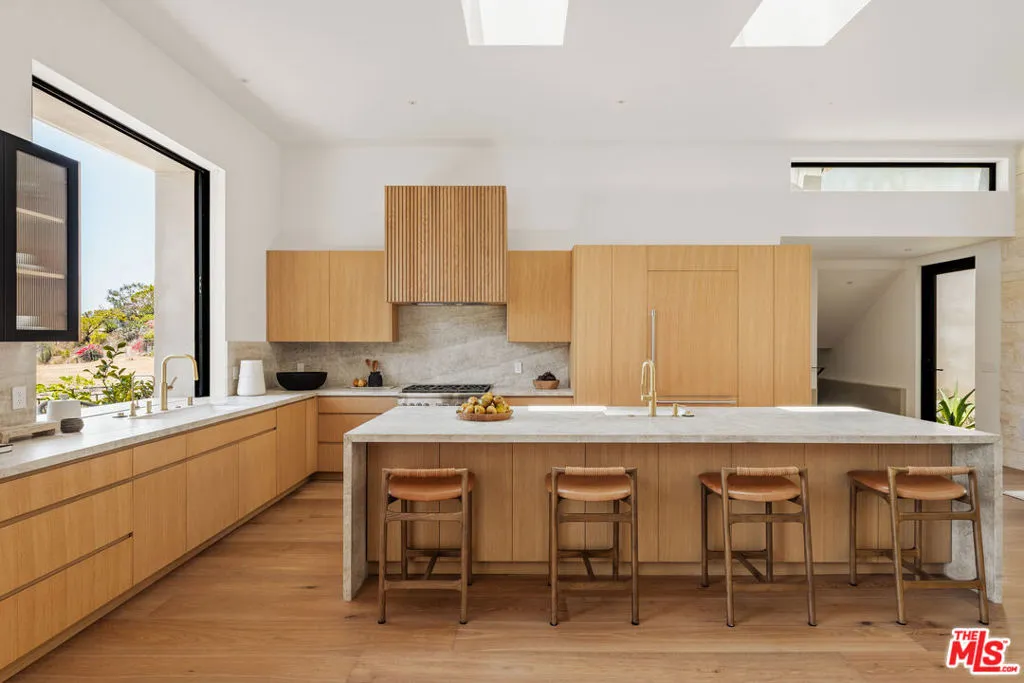 1205 Las Lomas Place, Pacific Palisades, California 90272 — photo 5