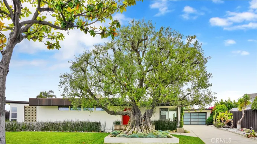 2000 Nautilus Lane, Newport Beach, California 92660