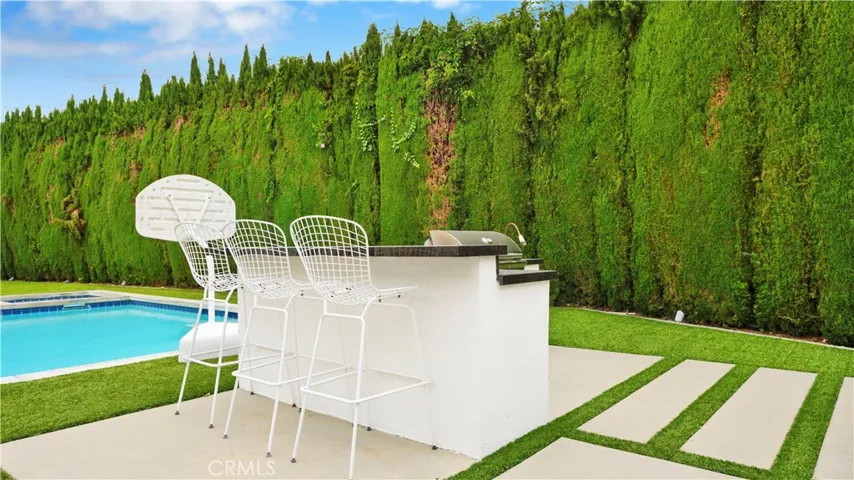 2000 Nautilus Lane, Newport Beach, California 92660