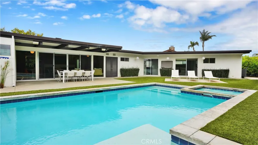 2000 Nautilus Lane, Newport Beach, California 92660