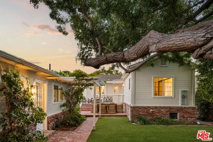 8316 Westlawn Avenue, Los Angeles, California 90045