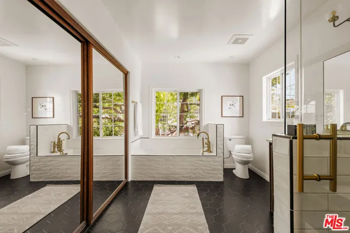 8316 Westlawn Avenue, Los Angeles, California 90045