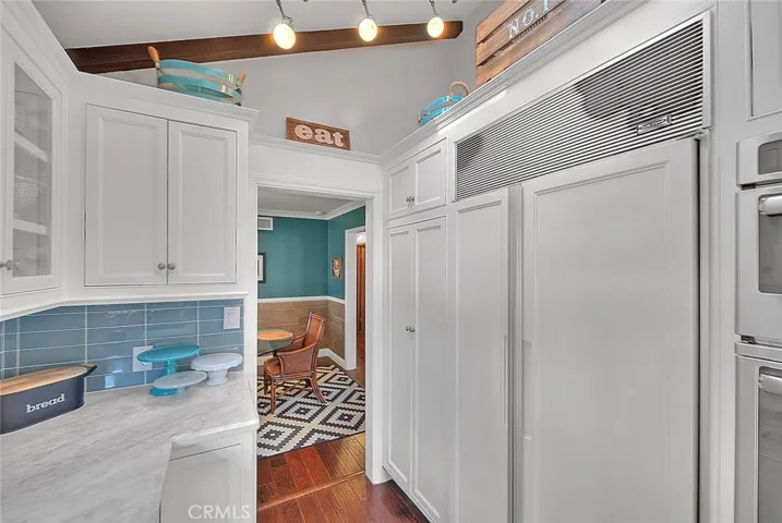 Built-in subzero frig