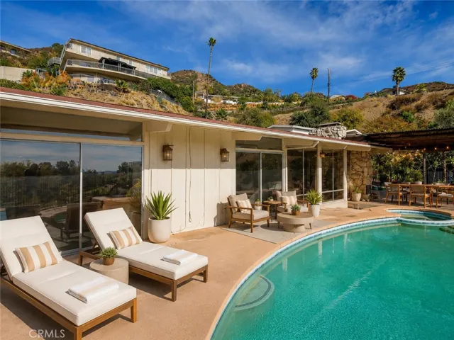 1300 Paseo Redondo, Burbank, California 91501
