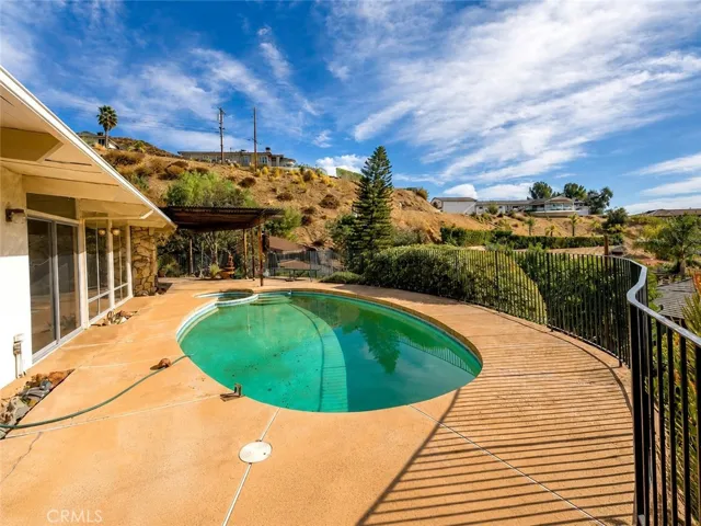 1300 Paseo Redondo, Burbank, California 91501