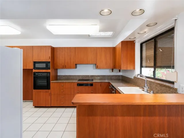 1300 Paseo Redondo, Burbank, California 91501