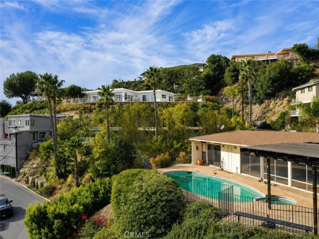 1300 Paseo Redondo, Burbank, California 91501
