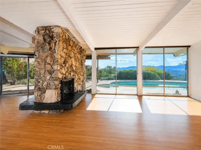 1300 Paseo Redondo, Burbank, California 91501