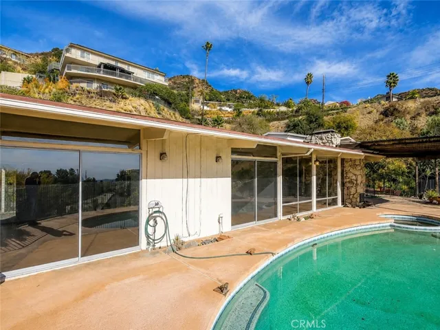 1300 Paseo Redondo, Burbank, California 91501