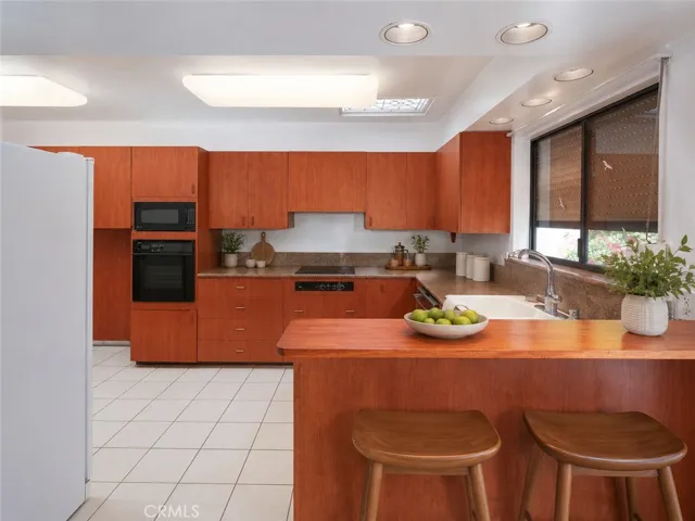 1300 Paseo Redondo, Burbank, California 91501