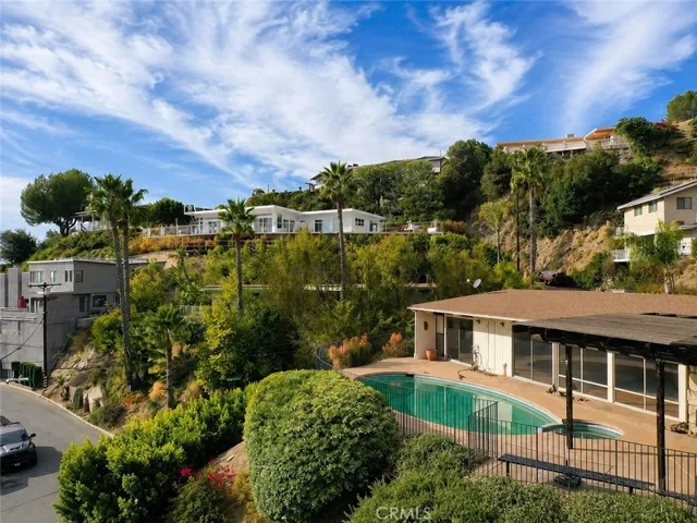 1300 Paseo Redondo, Burbank, California 91501