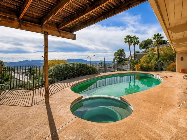1300 Paseo Redondo, Burbank, California 91501