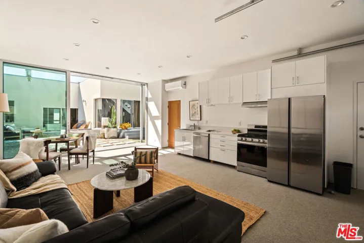1076 Palms Boulevard, Venice, California 90291