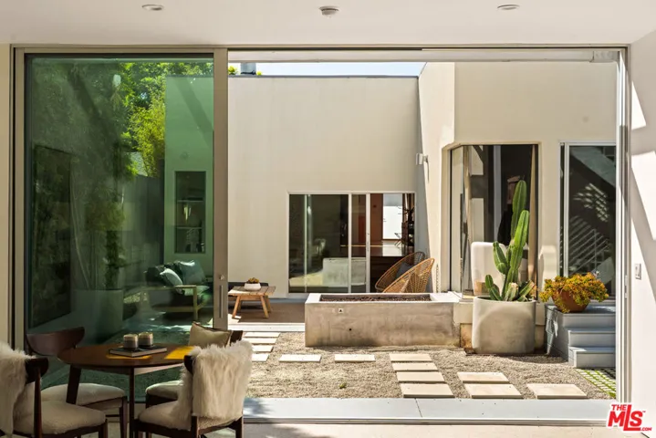 1076 Palms Boulevard, Venice, California 90291